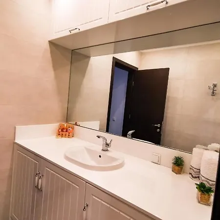 Luxury Alix * Burgasz