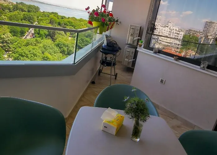 Luxury Alix בורגאס